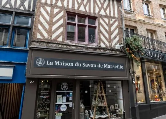 Apartment La Cachette De Lucie Heart Of 100m From The Port 2 Guests