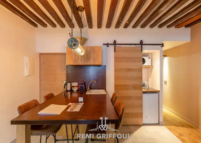 Apartment La Cachette De Lucie Heart Of 100m From The Port 2 Guests *