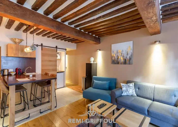 Апартаменты La Cachette De Lucie Heart Of 100m From The Port 2 Guests